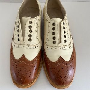 Women’s 2 Tone Round Toe Oxfords